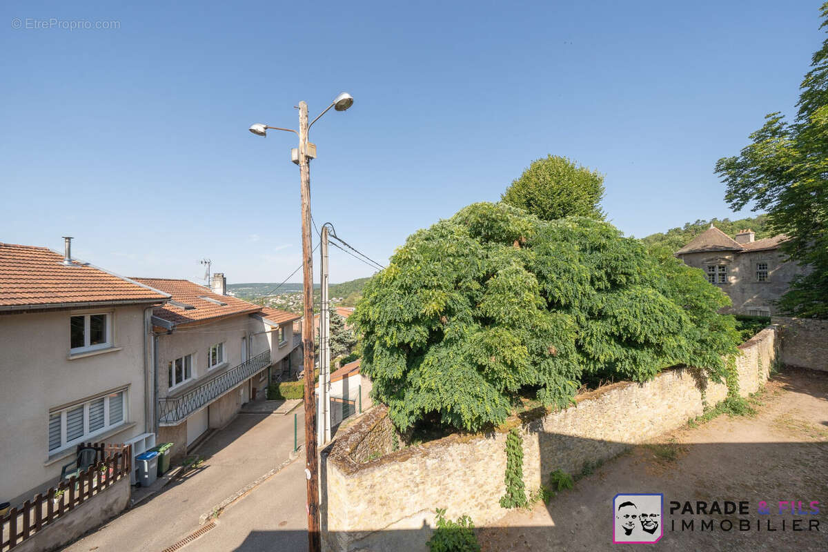 Maison à LAY-SAINT-CHRISTOPHE