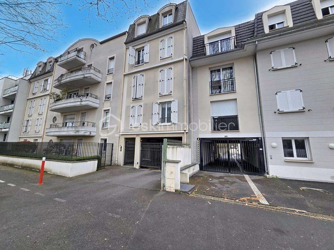 Appartement à VAUJOURS