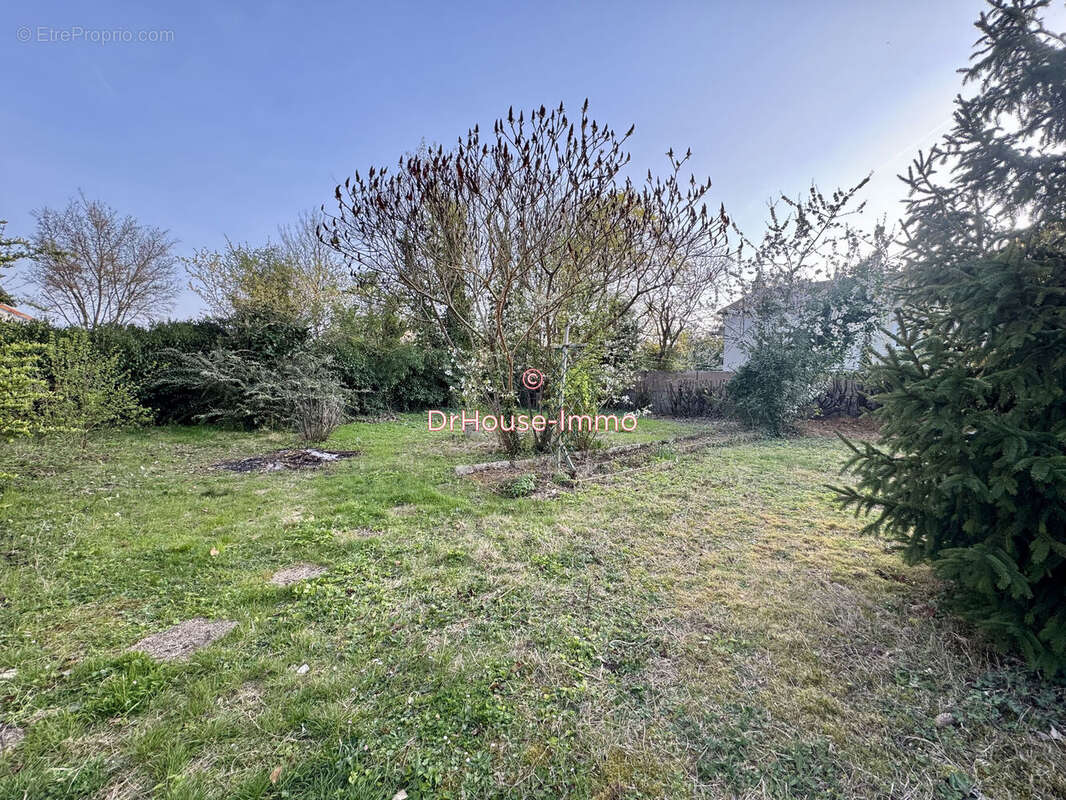Maison 105 m² à Migne-Auxances  - photo 8