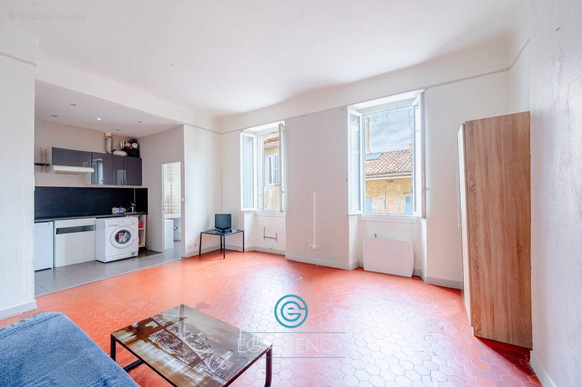 Appartement à MARSEILLE-4E