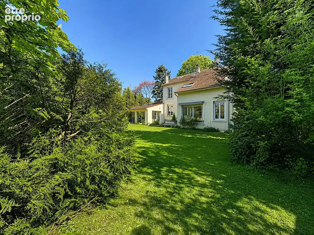 Suresnes - Grande maison familiale 9 pièces  6 chambres de 257 m² , jardin de 493 m², sous-sol de 58 m² - photo 6