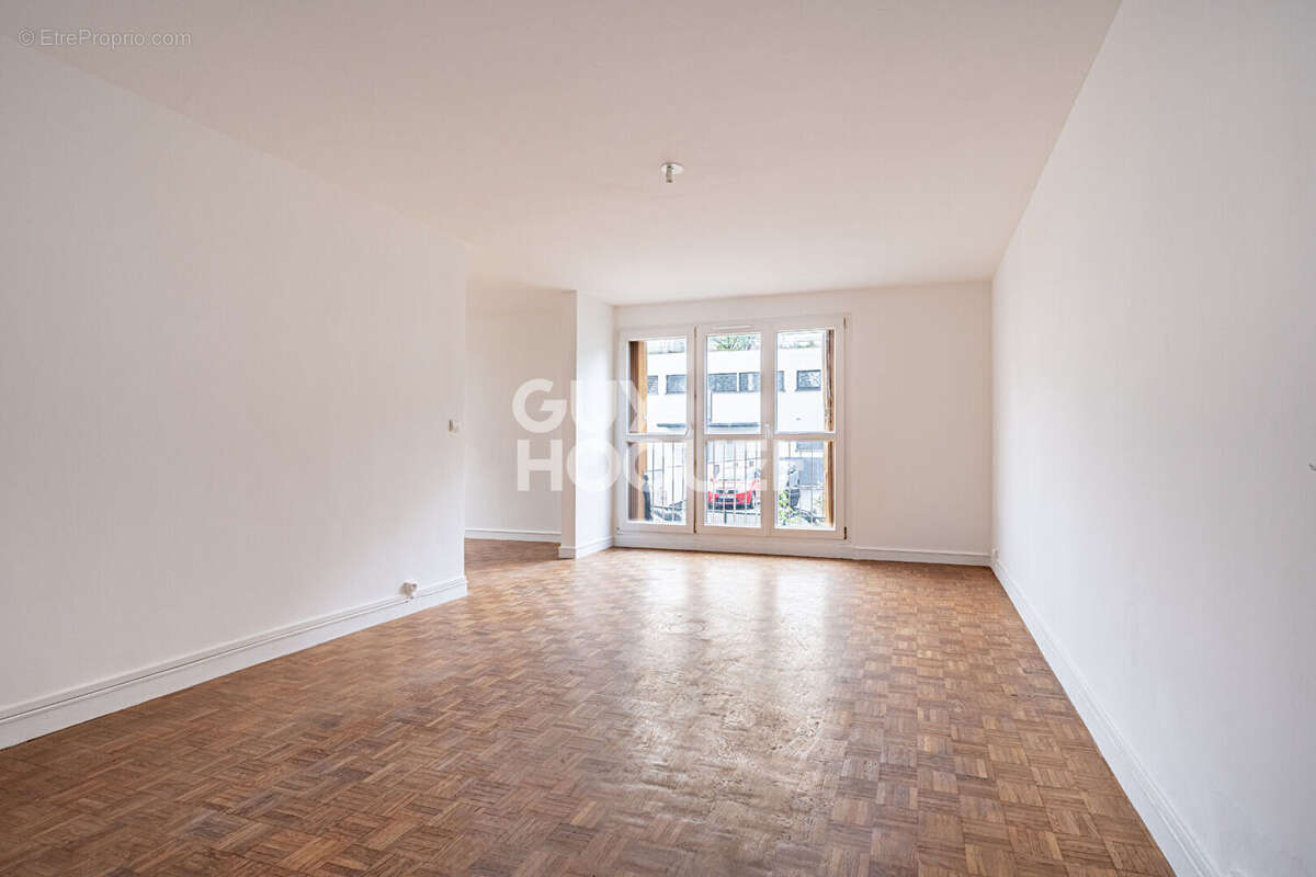 Appartement à VILLENEUVE-LA-GARENNE