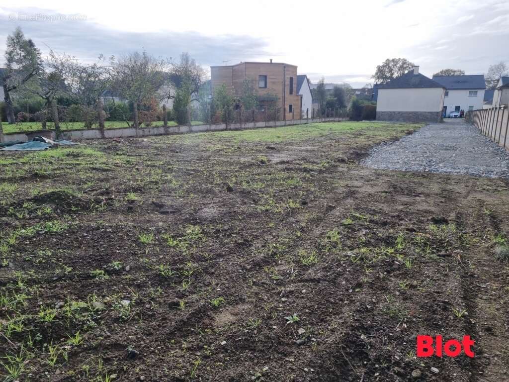 Terrain à SERVON-SUR-VILAINE
