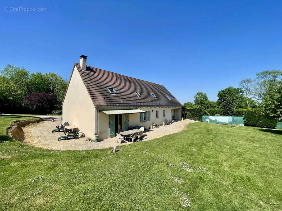 Maison à THOIRY