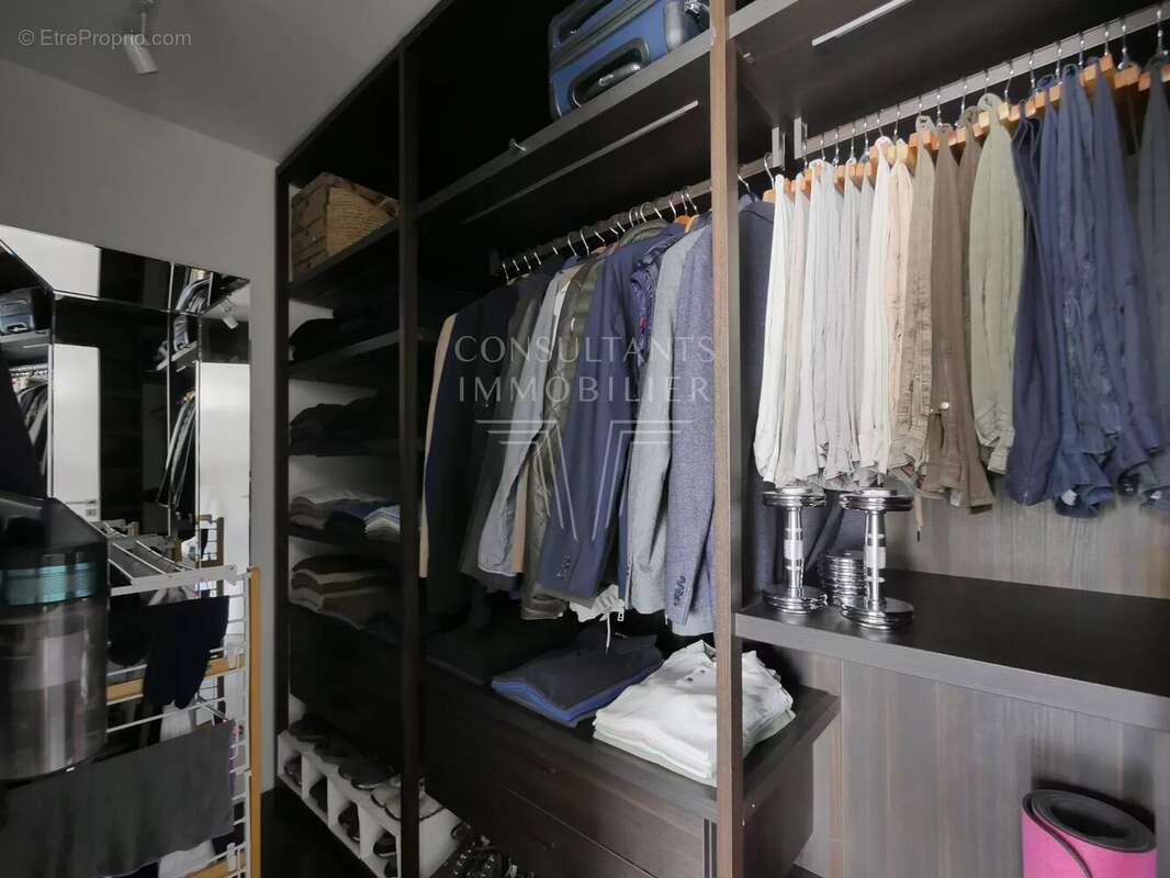 Appartement à NEUILLY-SUR-SEINE