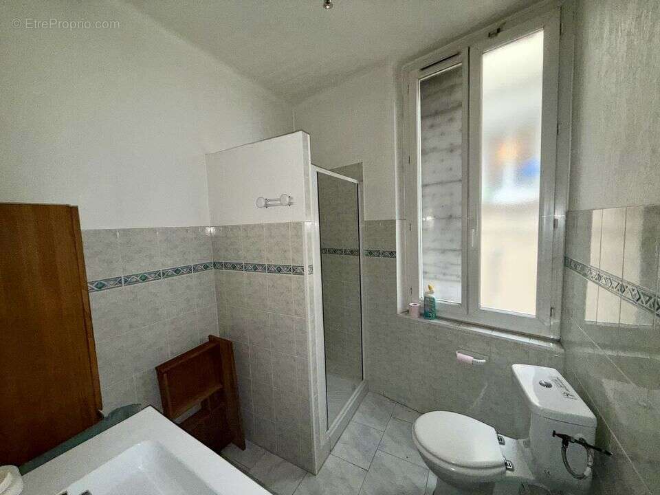 Istres immeuble T7 à vendre - 2 appartements - local - Appartement à ISTRES