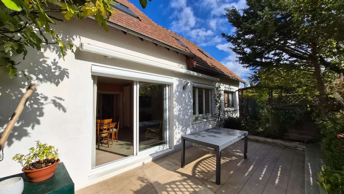 Maison à SAINT-GERMAIN-LES-ARPAJON