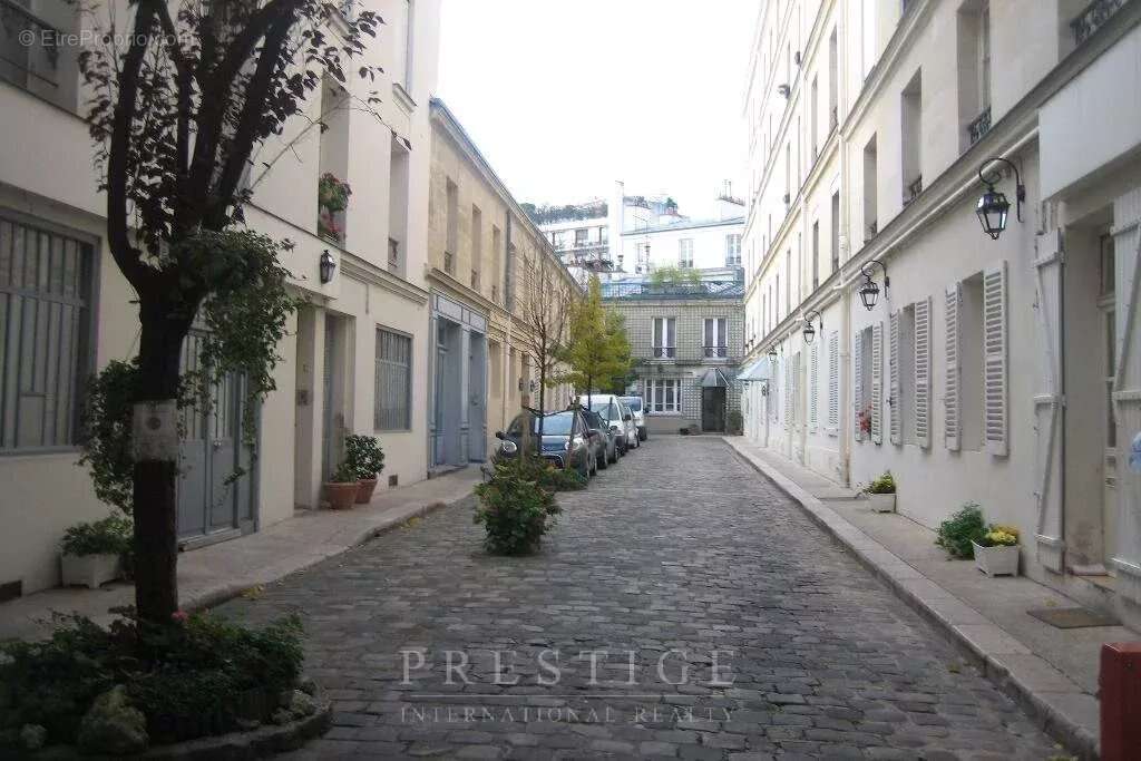 Appartement à PARIS-16E
