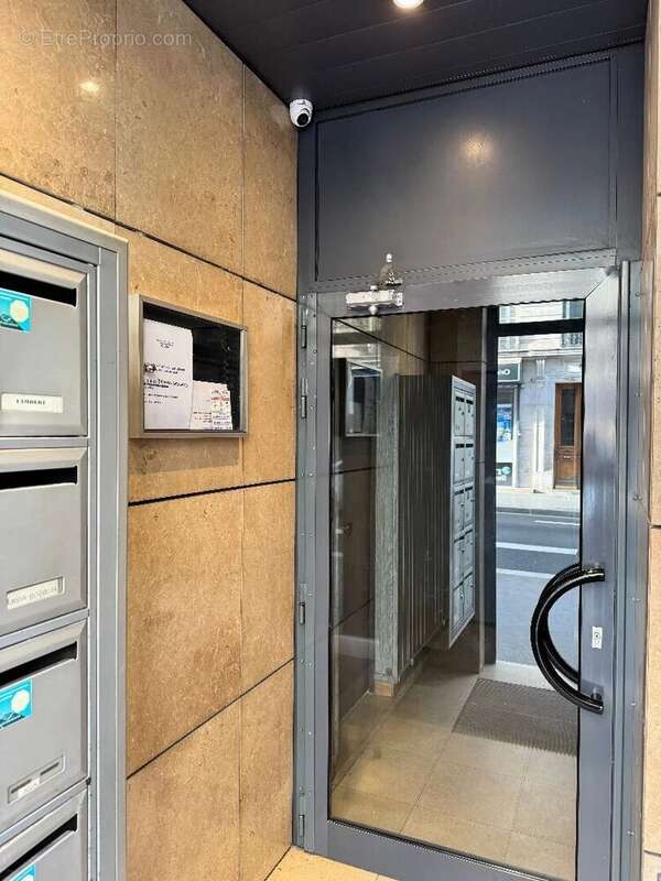 Parking à PARIS-15E