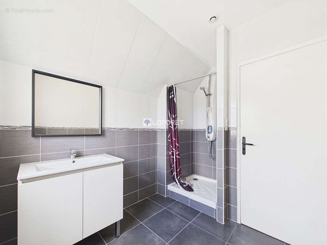 Maison à CHATEAUNEUF-DU-FAOU