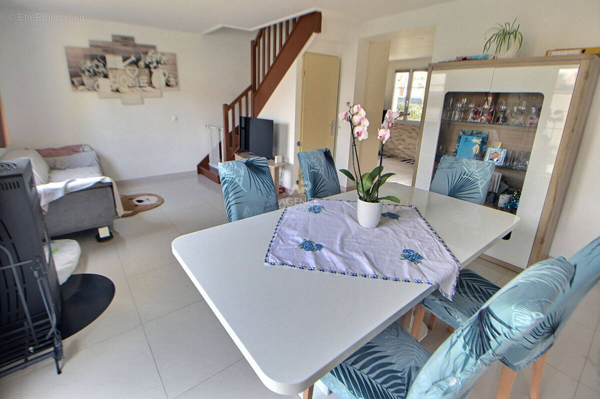 Maison à CHANTELOUP-LES-VIGNES