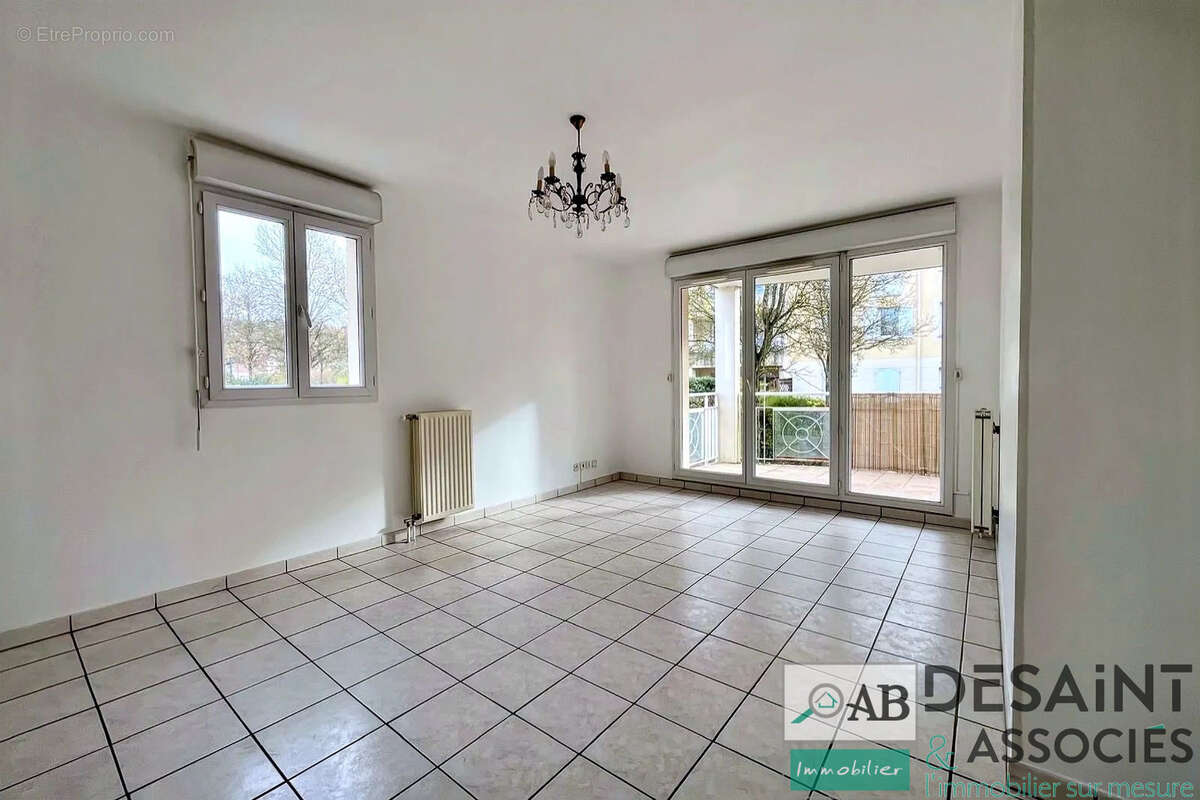 A vendre sur MONTÉVRAIN, appartement type F4 de 75 m2 3 chambres, balcon de 10 m2 et garage. - photo 3