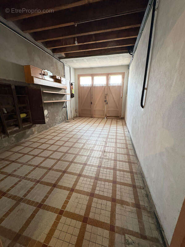 Maison de village avec jardin  garage et dépendance - photo 12