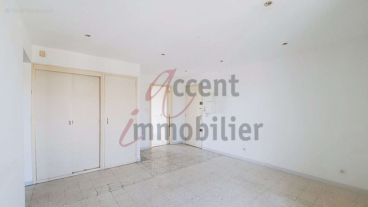 Chateaurenard : Appartement de 3 chambres avec triple balcons et parking privé - photo 8