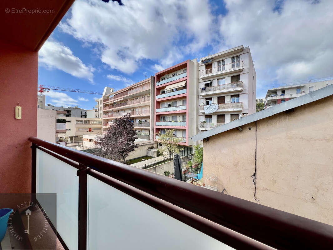 Appartement à SAINT-LAURENT-DU-VAR