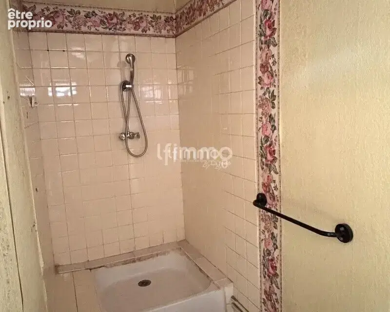 Maison de 101m2 à rénover sur sa parcelle de 500m2 - St Menet 13 - photo 25
