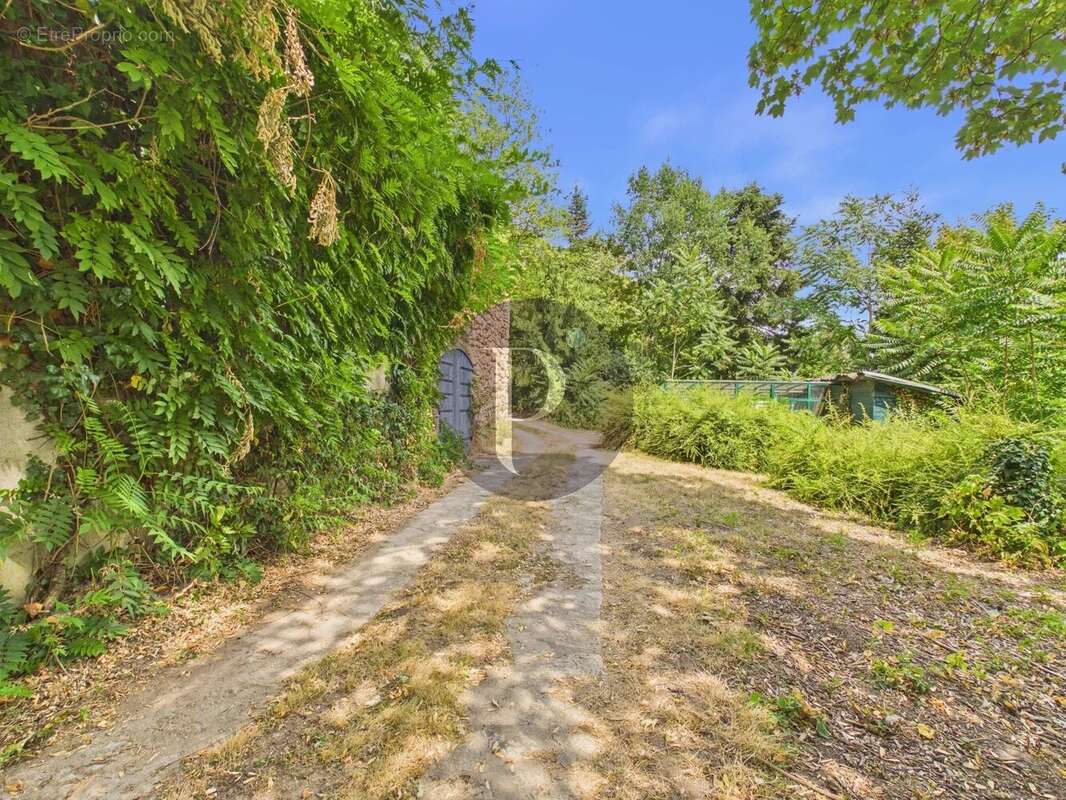 VAUHALLAN – Propriété 7 pièces – Réception 100 m² - Vue dominante – Terrain boisé 4726 m² - photo 22
