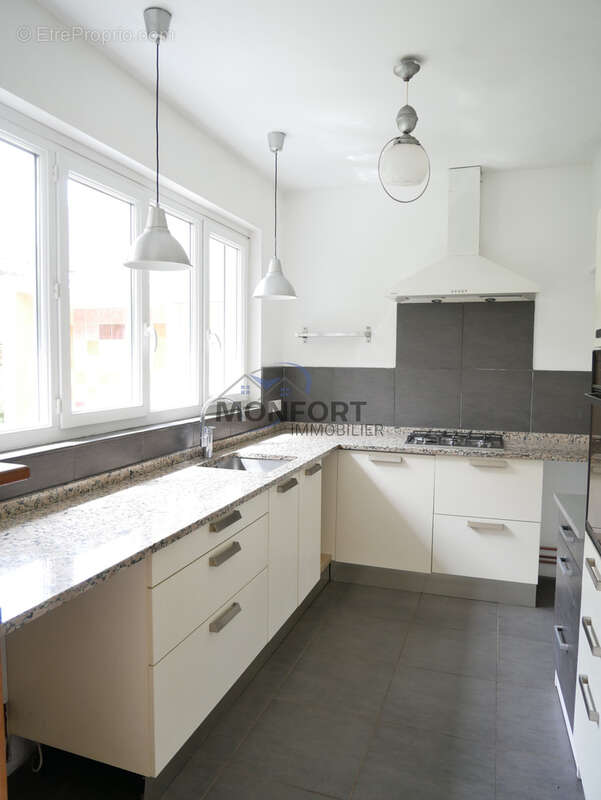 Maison de ville en pierre rénovée   5 chambres (ou 4 + bureau), jardin avec cuisine d’été   157 m2 - photo 7
