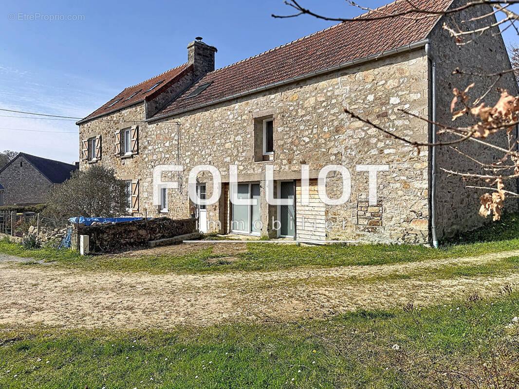 Maison à LES MOITIERS-D'ALLONNE