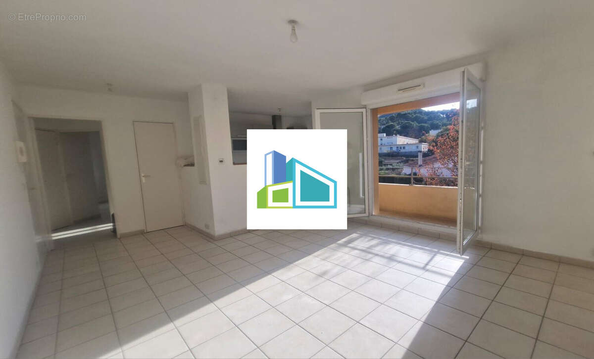 Appartement à LA ROQUE-D'ANTHERON