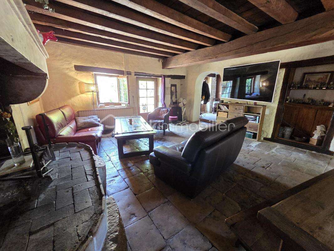 Magnifique Corps de ferme de 222m³ avec piscine et dépendances - photo 7
