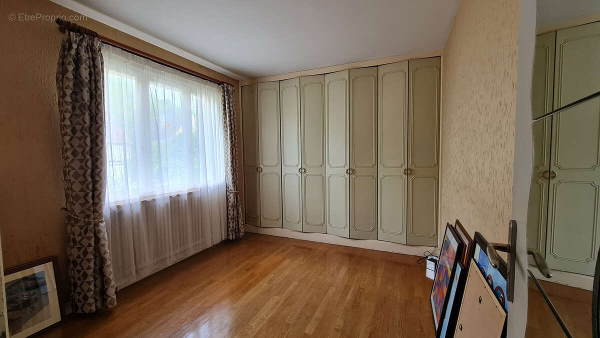 Maison à BURES-SUR-YVETTE