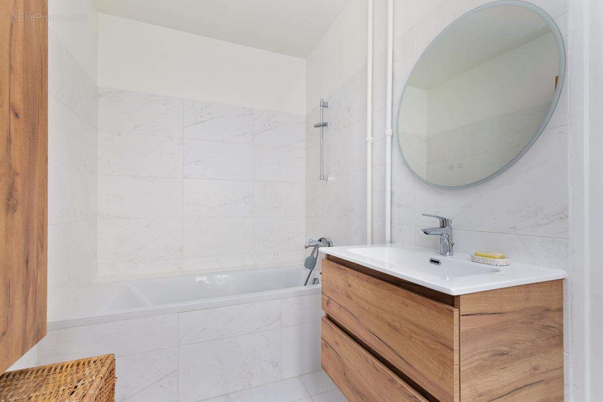 Appartement à COURBEVOIE