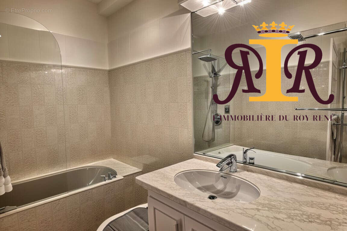 Appartement à MARSEILLE-5E