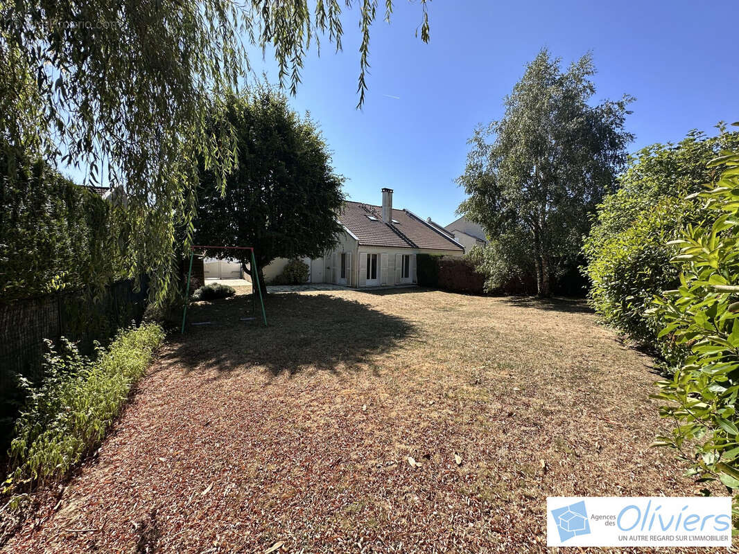 Maison 100 m² à Voisins-Le-Bretonneux  - photo 2