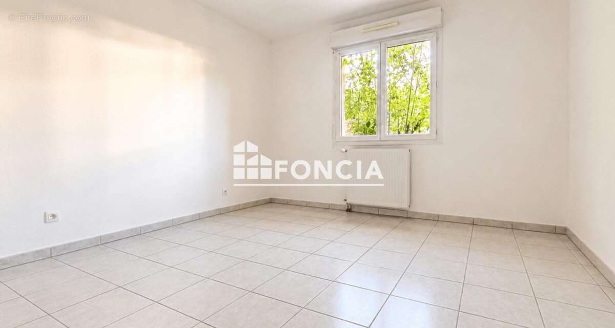 Appartement à LA RIVIERE-SAINT-SAUVEUR