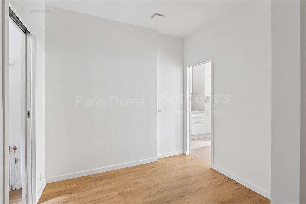 Appartement à PARIS-16E