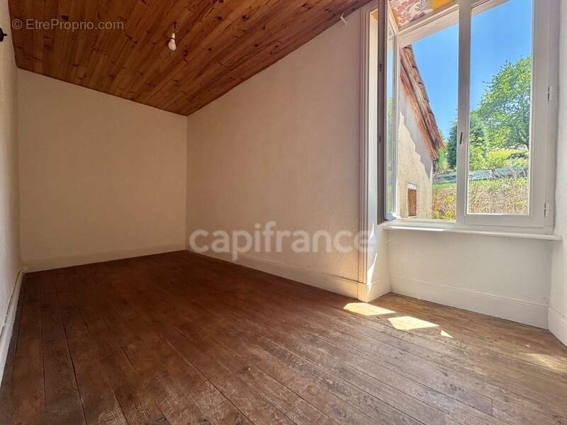 Maison à SAINT-JEAN-LA-VETRE