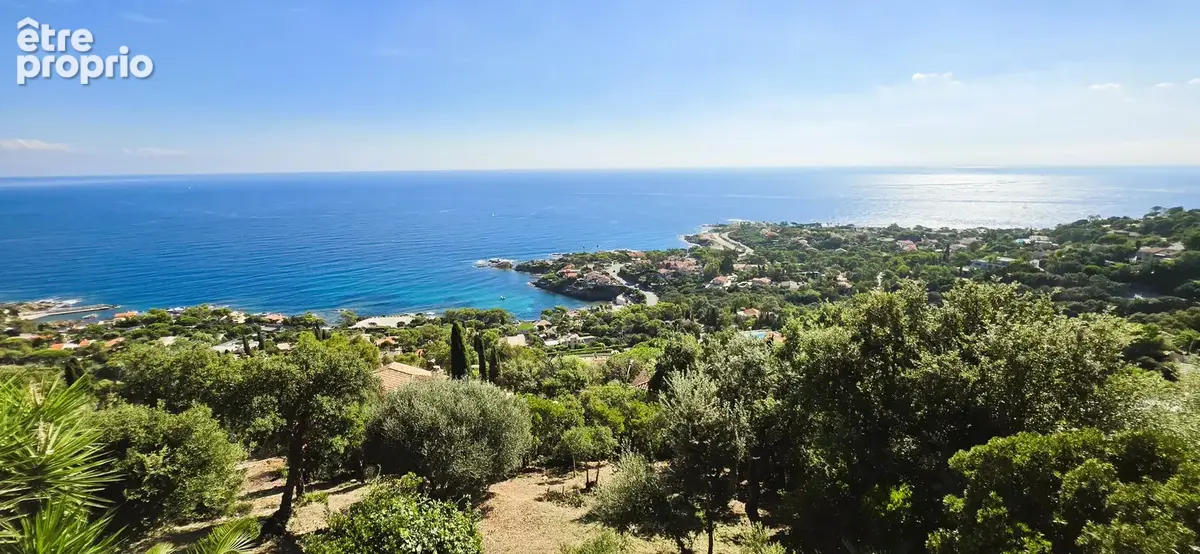Vente villa avec vue mer aux Issambres. - photo 1