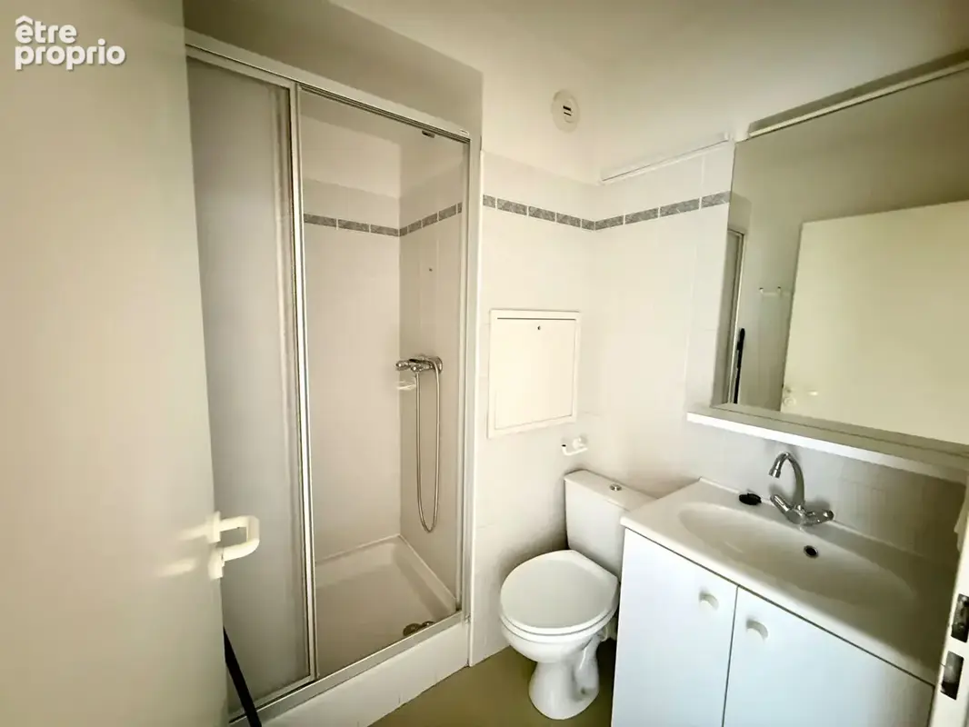 Au pied du Métro Ligne 4!  Studio de 16,97 m2, Idéalement placé! - photo 5