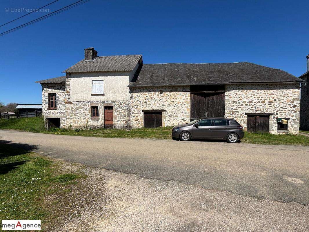Maison à SAINT-GERMAIN-LES-VERGNES
