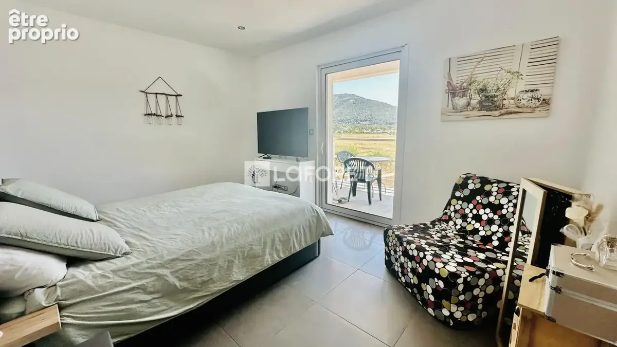 Maison Cuges Les Pins 6 pièces 3 chambres 140 m2 avec piscine - photo 9