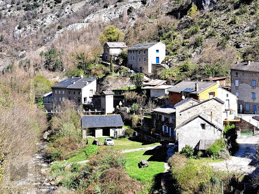 Maison à SAINTE-COLOMBE-SUR-GUETTE