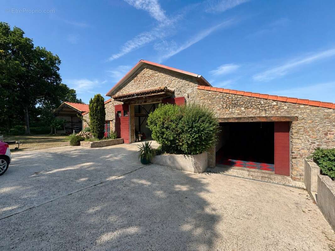 Propriété de caractère - 330m² - 11 000m² de terrain - photo 18