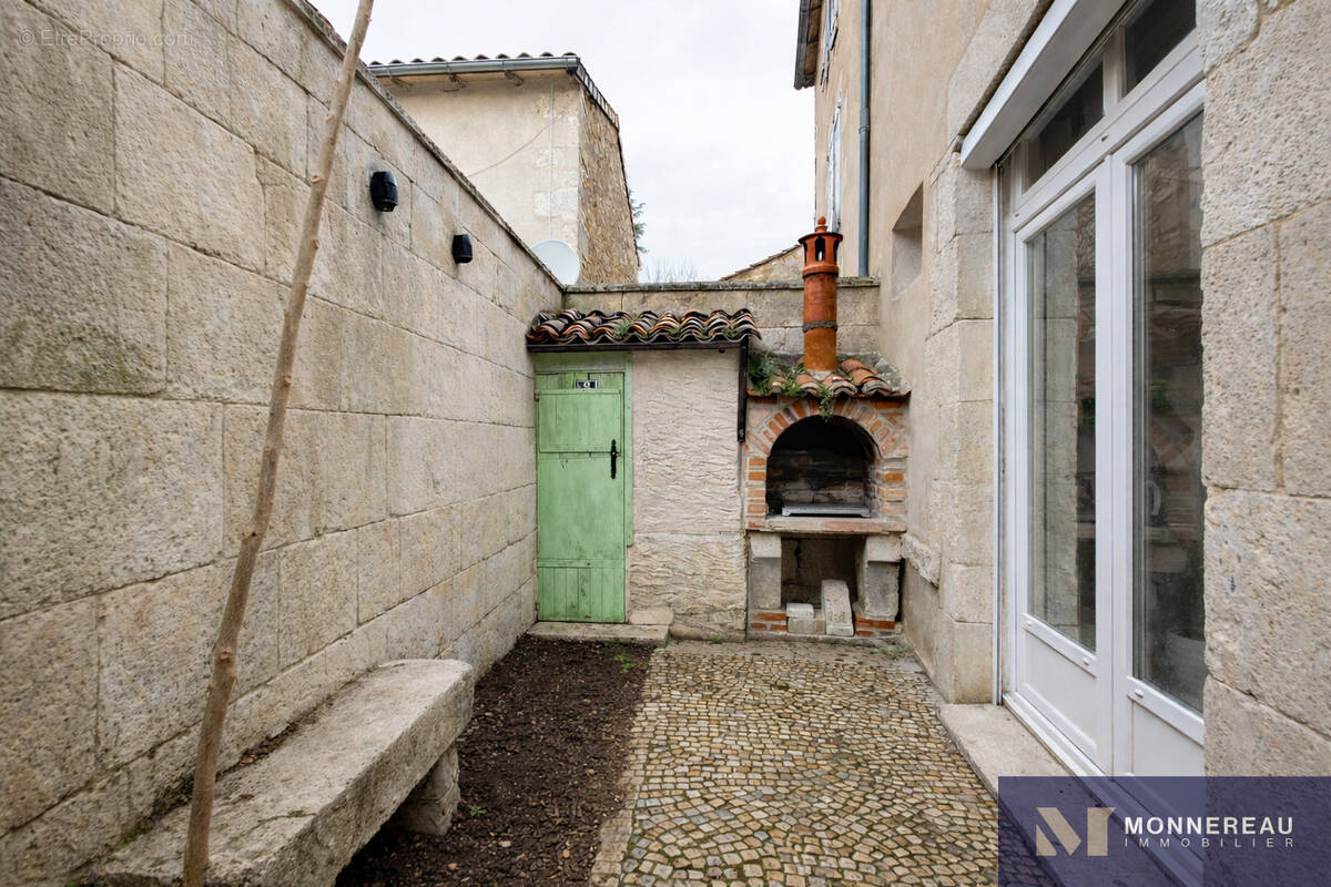 Maison à LA ROCHEFOUCAULD