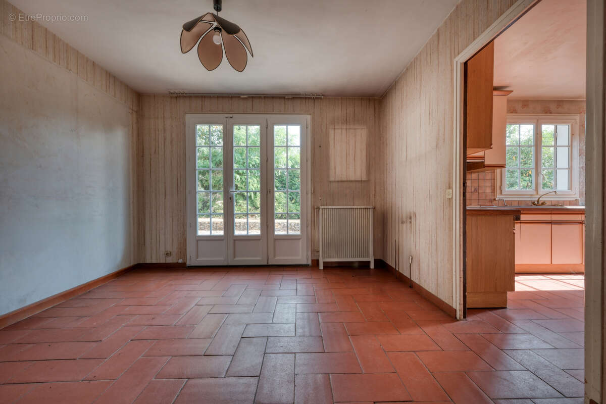 Maison familiale 10 pieces - 6 chambres - sous sol total - terrain de 1800m2 - photo 11