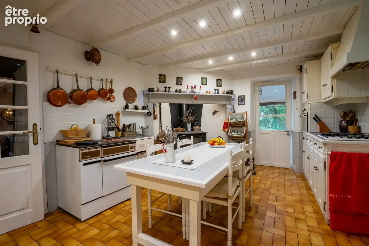 Propriété équestre de caractère avec 5 hectares, piscine couverte et dépendances - photo 12