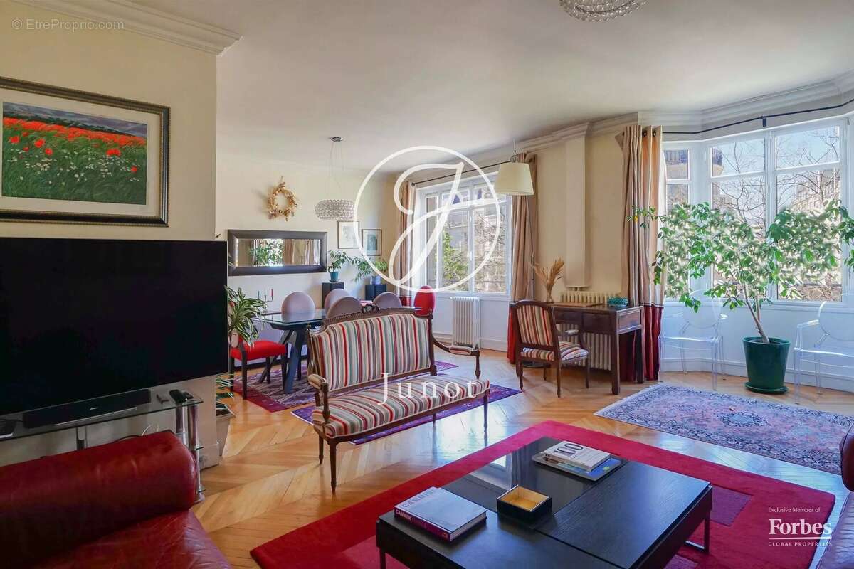 Paris 16e - AUTEUIL / VERSAILLES - Appartement à vendre - 6 pièces - 169,59m² Carrez - 4 chambres - Vues dégagées. - photo 6