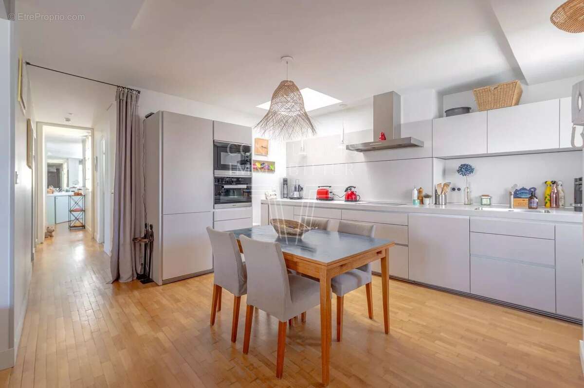 Appartement à PARIS-17E