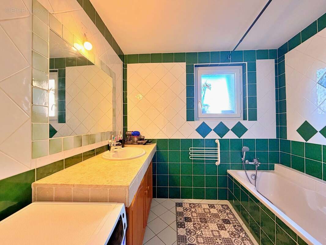 Salle de bain - Maison à SAINT-MARCEL-D&#039;ARDECHE