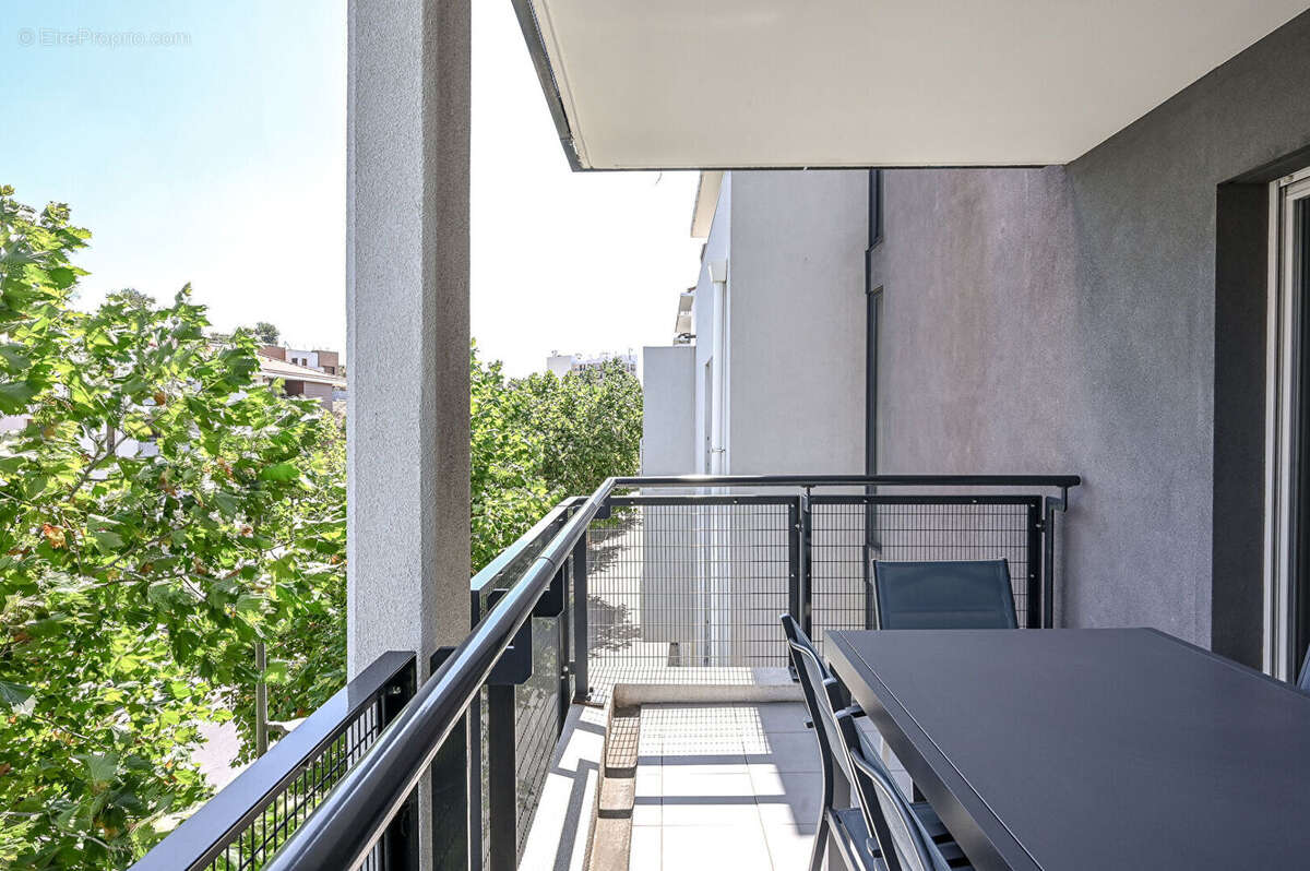 Appartement T2 de 43m2 avec une terrasse de 10m2 et 1 parking en sous-sol à Marseille - photo 3