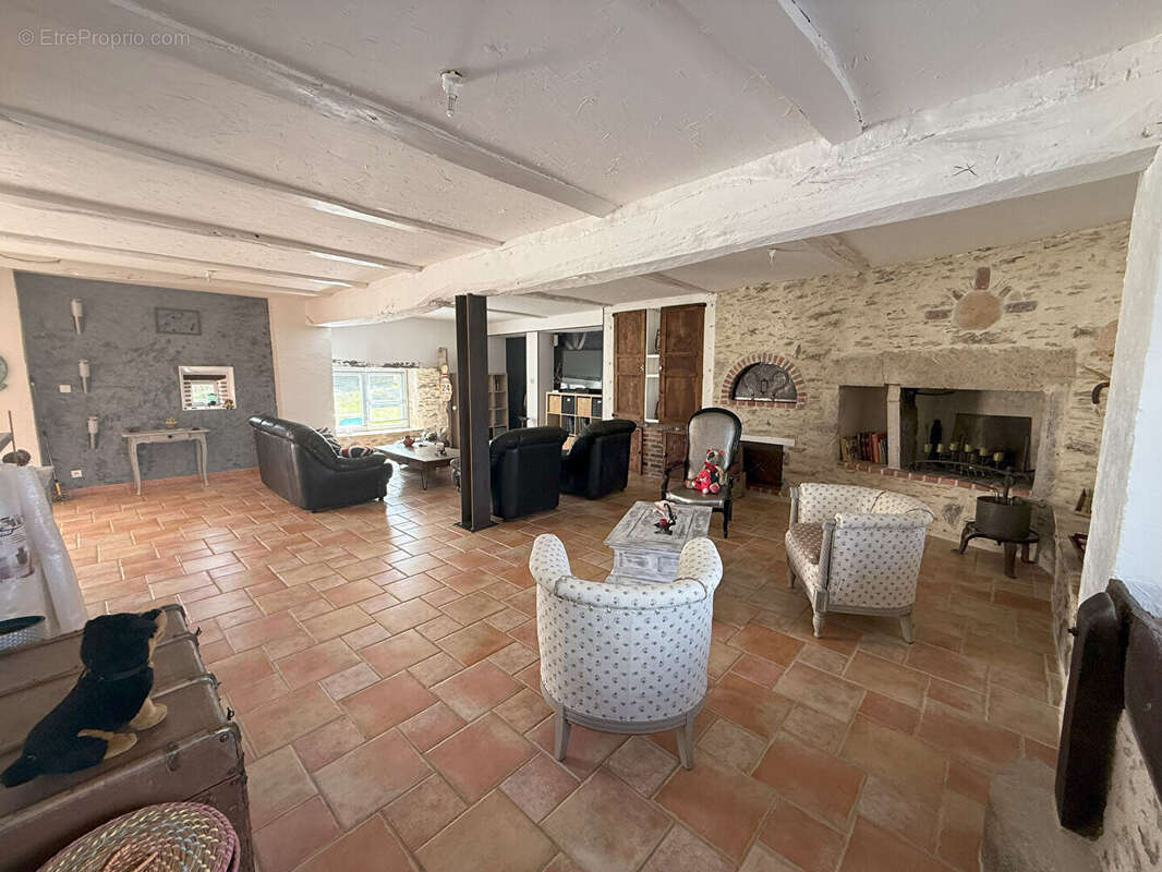 Maison à BELLENAVES