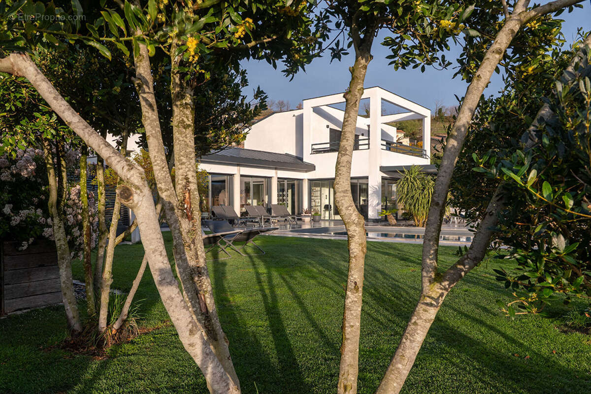 VILLA CONTEMPORAINE  DE  PRESTIGE : 256m² sur  parcelle 913m²  - Panorama exceptionnel sur la Vallée du Rhône - photo 14