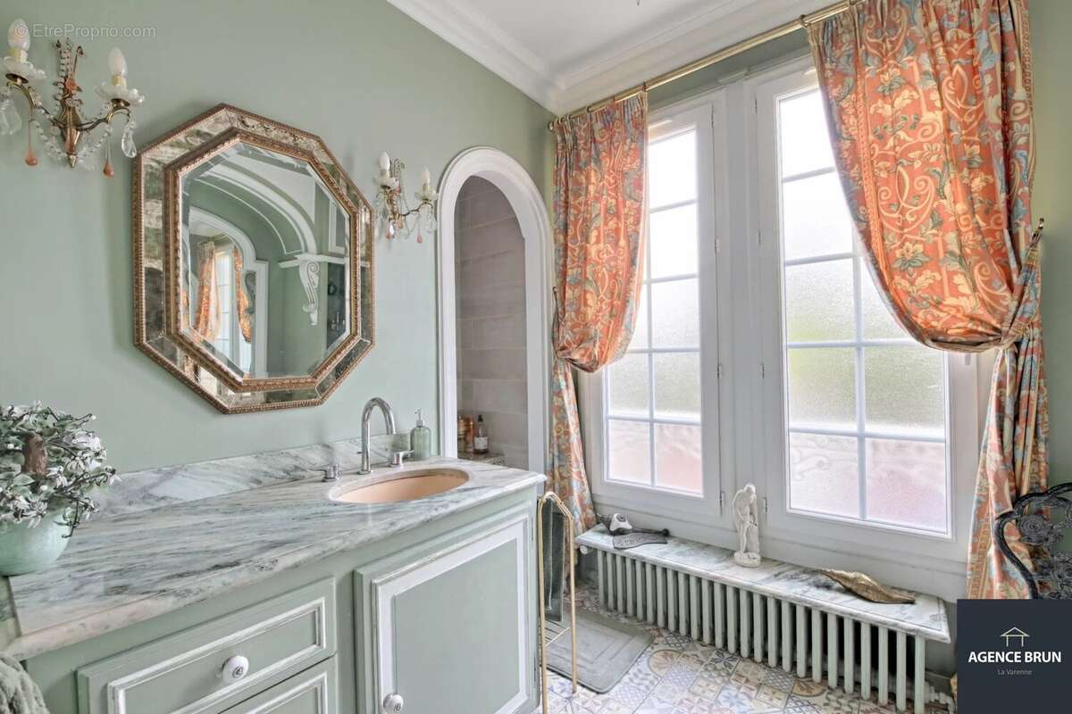 Maison à SAINT-MAUR-DES-FOSSES