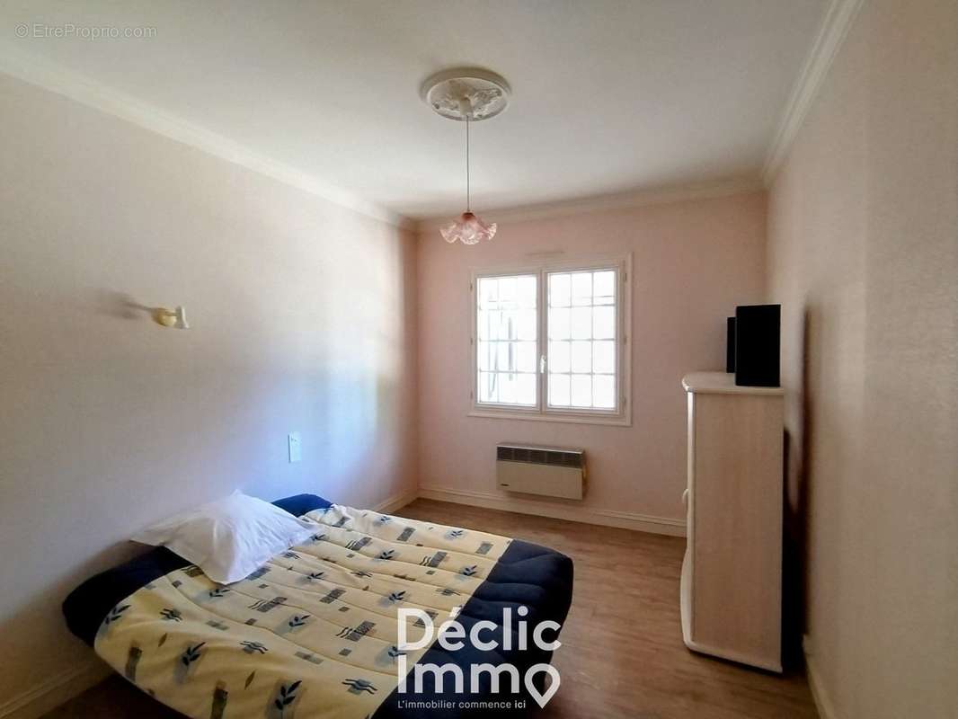 Maison à LES ADJOTS