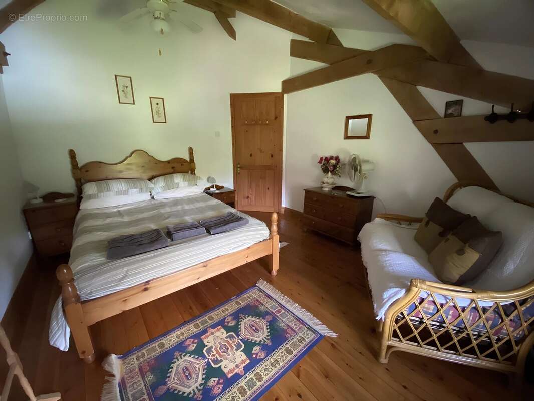 Maison en pierre avec piscine et vaste jardin arboré à la campagne - photo 13